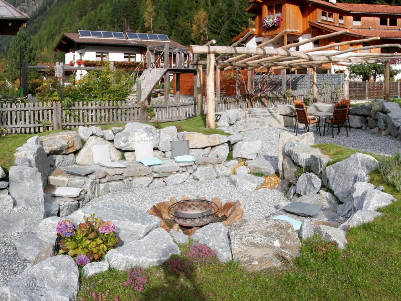 Tirolerhof - Appartementhaus Kaunertal Exterior foto